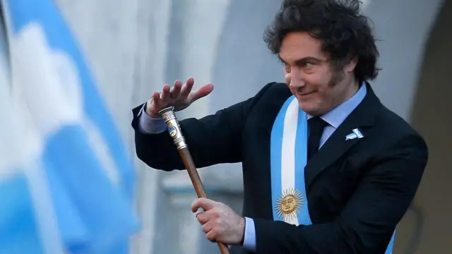 Prometieron que pagaba “la casta”, pero la factura llegó a los hogares: 7,5 millones de familias irán a tarifa plena De luz y agua