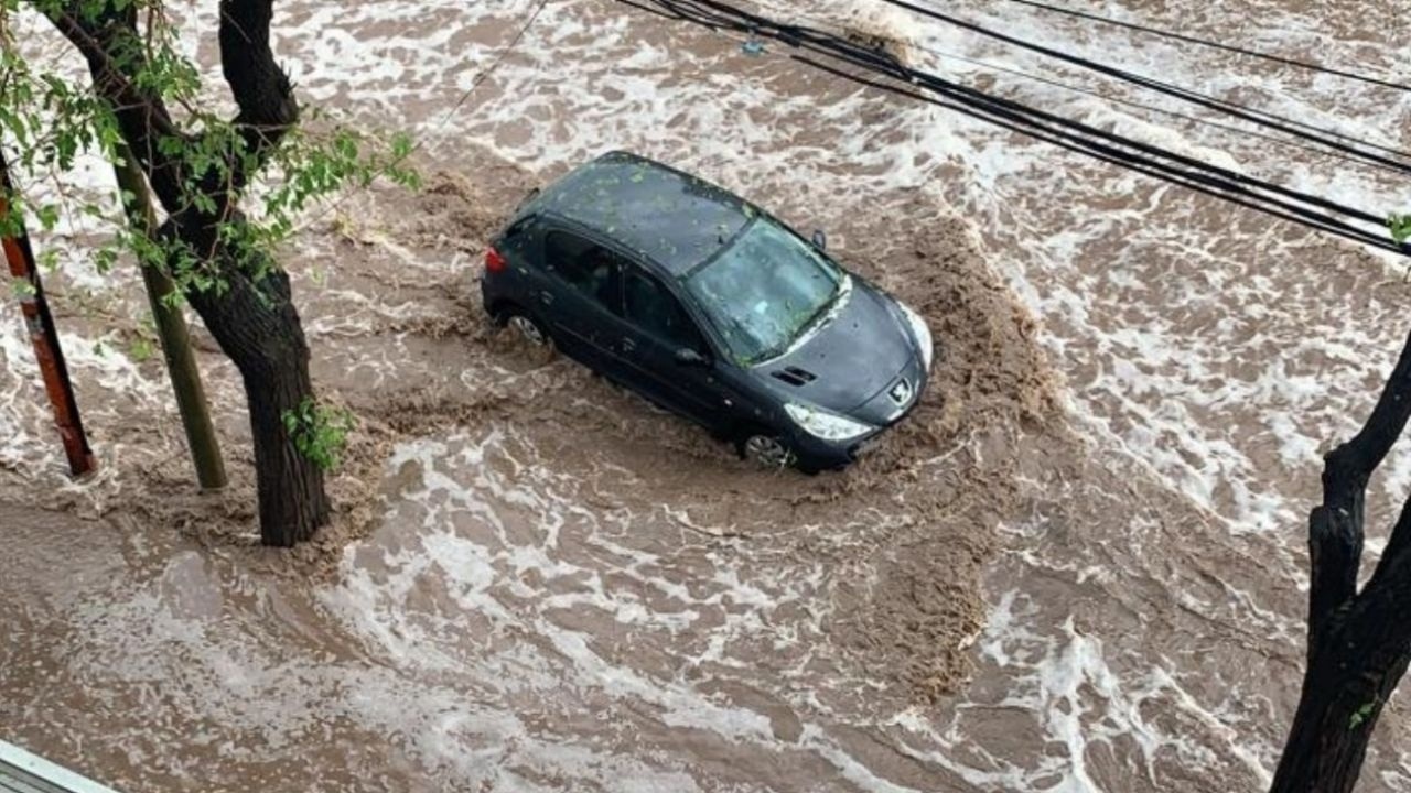 Mendoza bajo el agua: la tormenta histórica que desnudó la fragilidad de la infraestructura pública