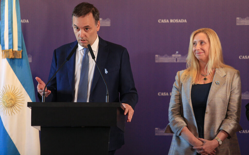 La Estafa de $LIBRA: C&oacute;mo Adorni y Karina Milei Prepararon el Terreno para el Fraude