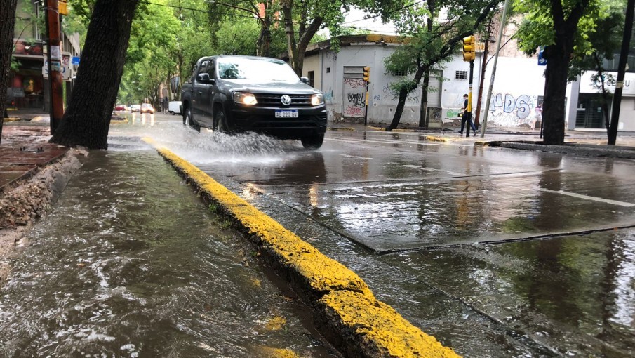 El agua desnudó la precariedad: rescates al límite y caos en el Gran Mendoza