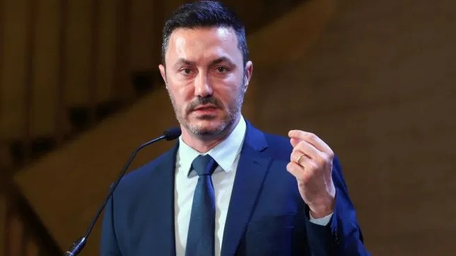 "Hay margen para seguir ajustando": la frialdad de Petri frente a una econom&iacute;a que no despega