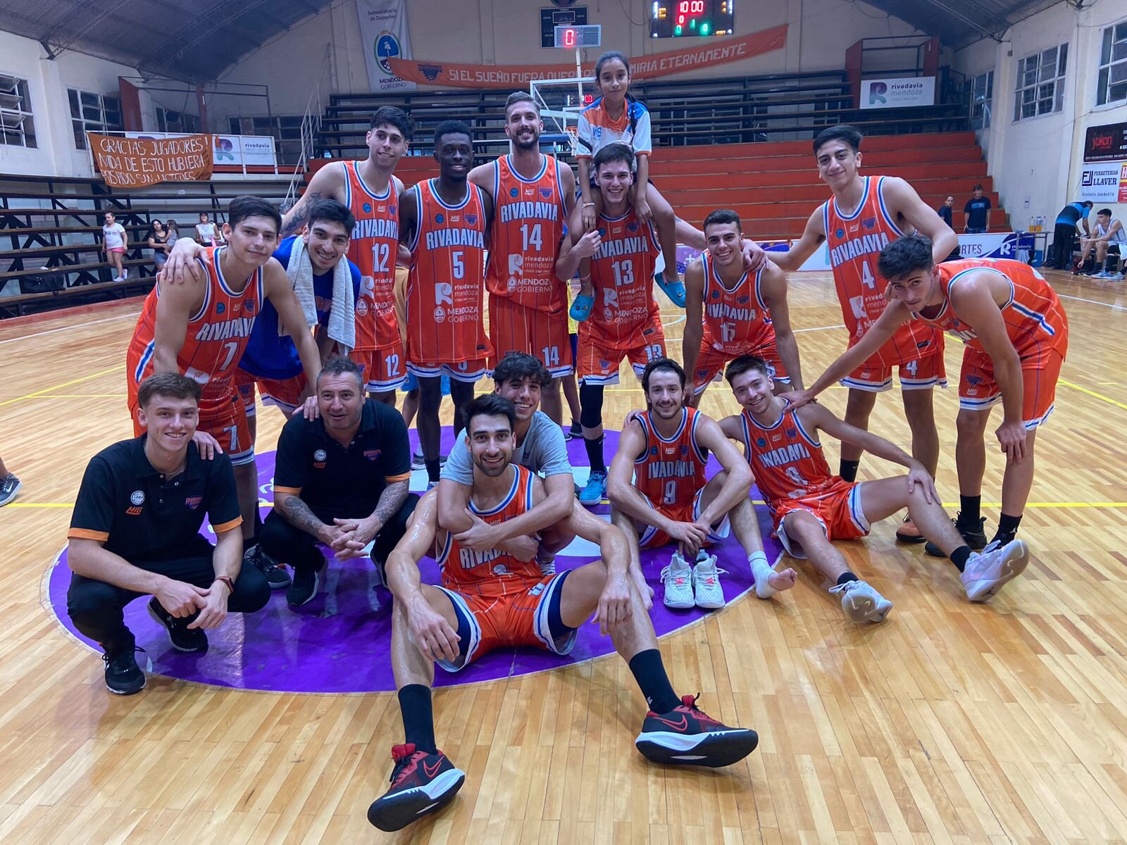 Rivadavia contin&uacute;a su racha ganadora en la Liga Argentina de b&aacute;squet