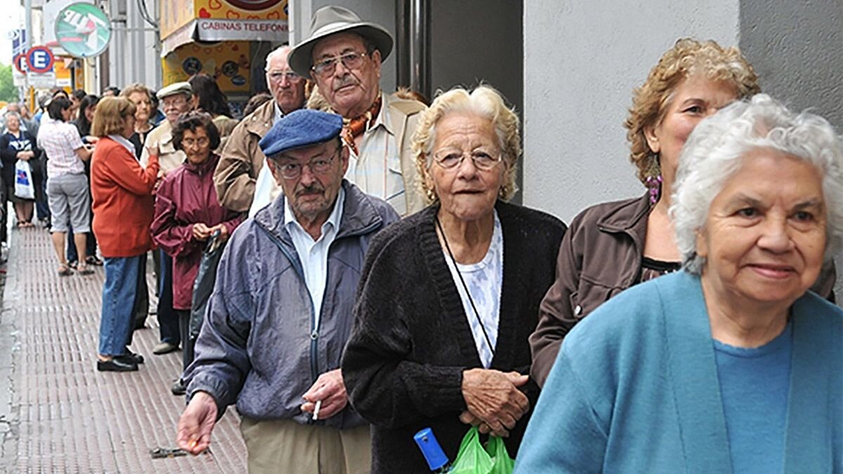 Golpe a los jubilados: P&eacute;rdida del 30% de su poder adquisitivo con nuevas medidas econ&oacute;micas