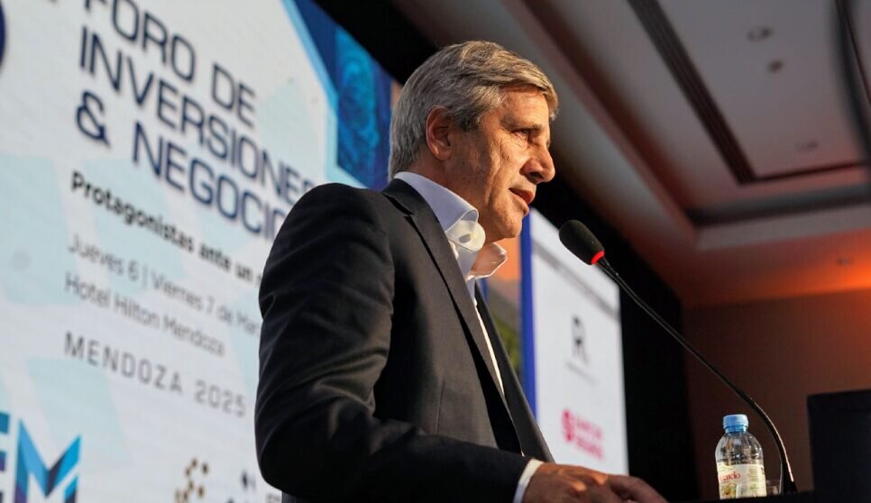 Luis Caputo en Mendoza: &ldquo;Es cierto que hay precios caros en d&oacute;lares, pero devaluar no es la soluci&oacute;n&rdquo;