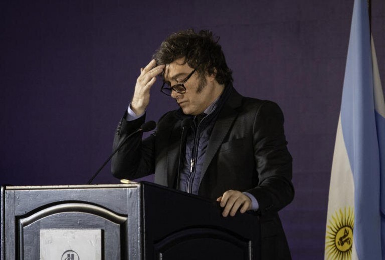 El esc&aacute;ndalo Libra golpea la imagen de Milei: su ca&iacute;da ya se refleja en las encuestas