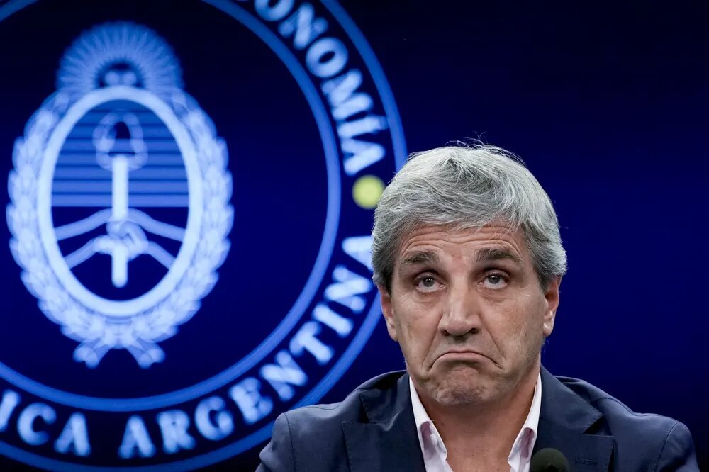 Mercado en crisis: sube el d&oacute;lar, se dispara el riesgo pa&iacute;s y el BCRA vende reservas