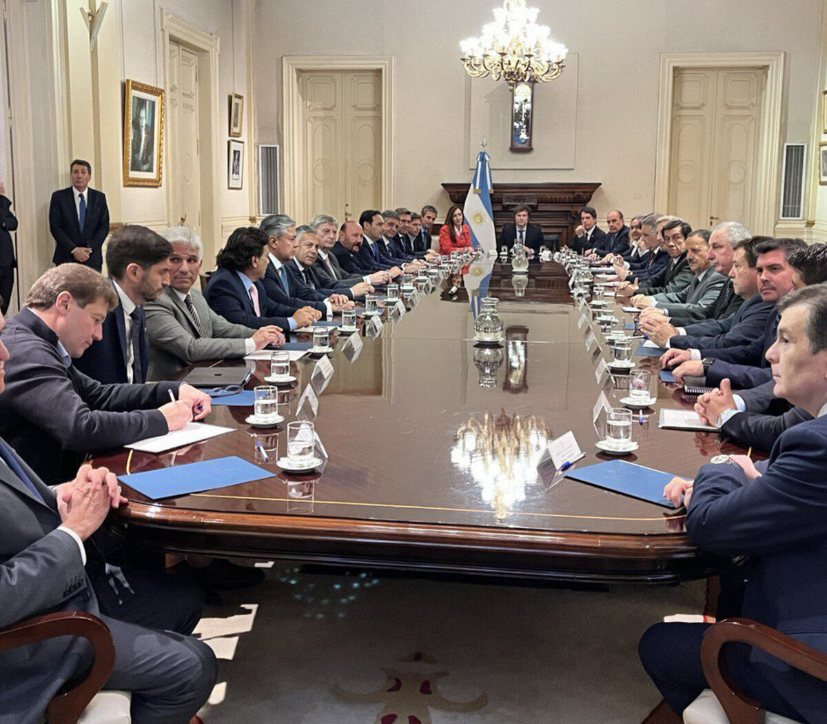Negociaciones por la Ley Bases: Casa Rosada recibe a Gobernadores de JxC con Ganancias en debate