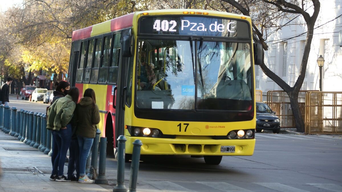 Mendoza aprobar&iacute;a la liberaci&oacute;n del pago del transporte p&uacute;blico, incluyendo la SUBE