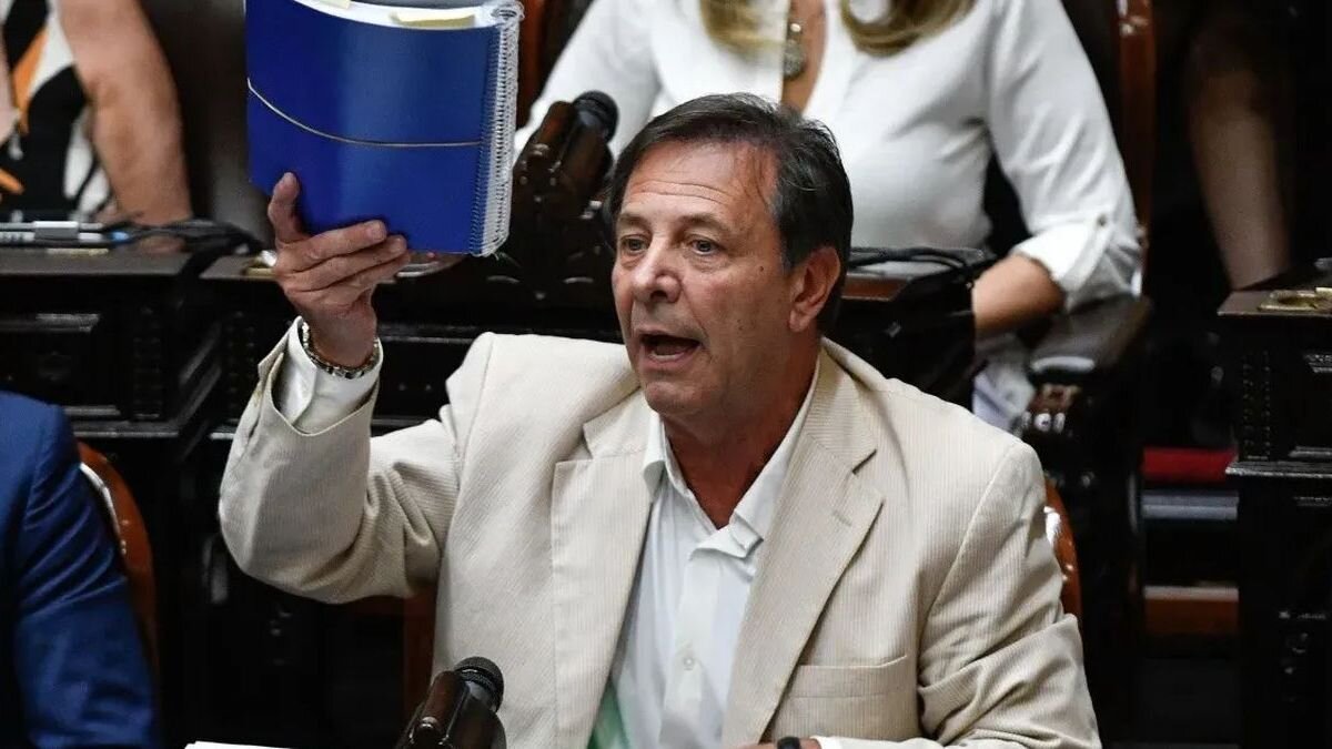 Oscar Zago anunci&oacute; la salida de su partido del bloque La Libertad Avanza