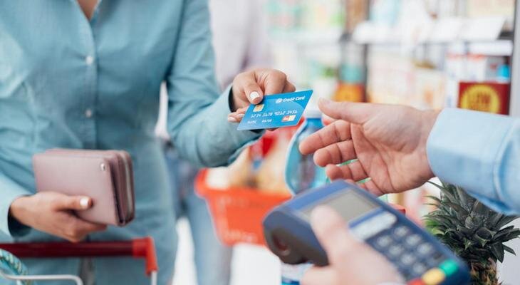 Endeudamiento familiar récord: 9 de cada 10 hogares argentinos recurren al crédito para sobrevivir