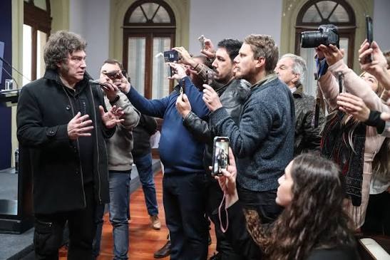 Milei proh&iacute;be el acceso de todos los periodistas acreditados a la Casa Rosada