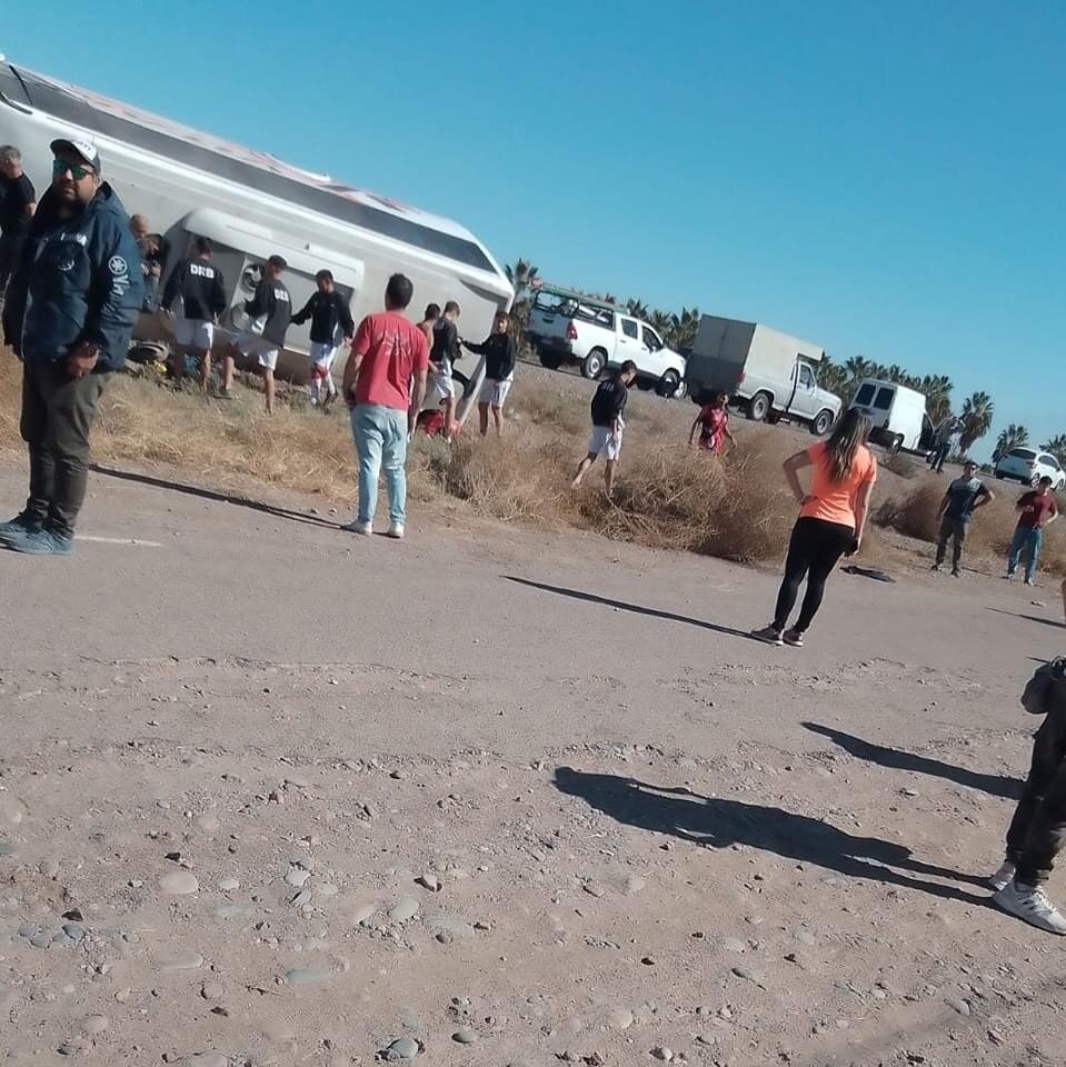 Fuerte accidente del colectivo que trasladaba al plantel de San Mart&iacute;n 