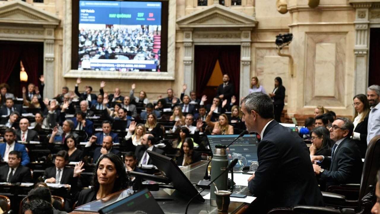Reconfiguraci&oacute;n pol&iacute;tica en Diputados tras la aprobaci&oacute;n de la Ley Bases