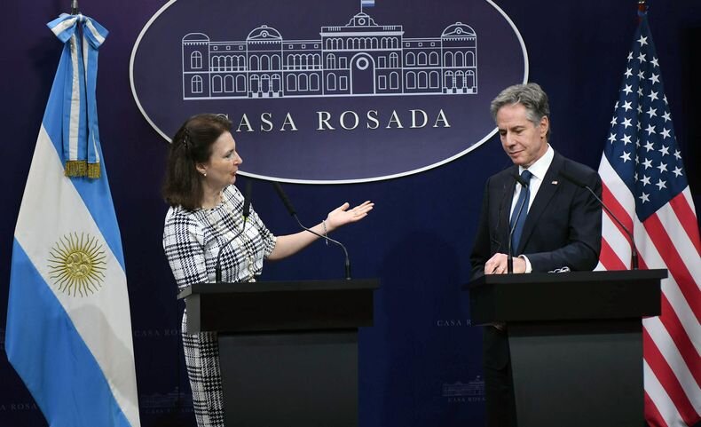 Gobierno argentino busca apoyo financiero de EE.UU. para consolidar reservas y abrir el cepo