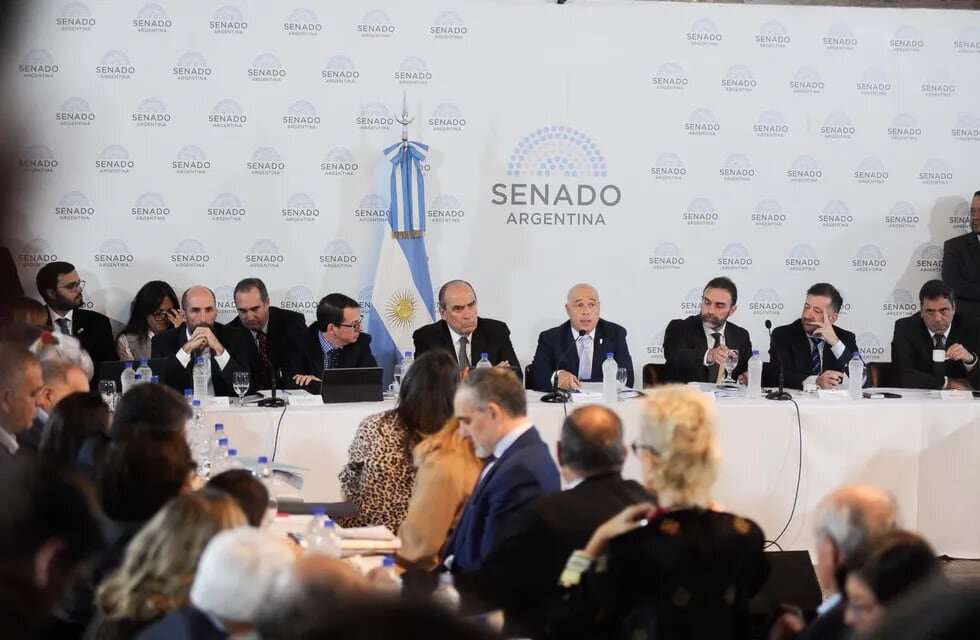 Otra semana sin avances legislativos: el Gobierno posterga la Ley Bases