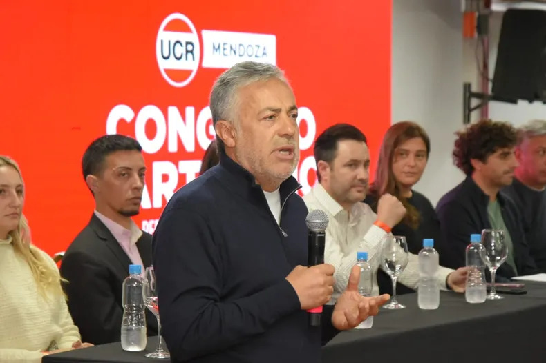  Guerra radical: Cornejo fren&oacute; el &ldquo;dedazo&rdquo; de Petri y su mesa chica