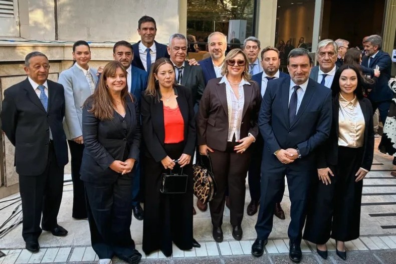 La oposici&oacute;n mendocina se reordena: nuevo interbloque en el Senado, fotos cruzadas y la pregunta que nadie responde sobre 2027