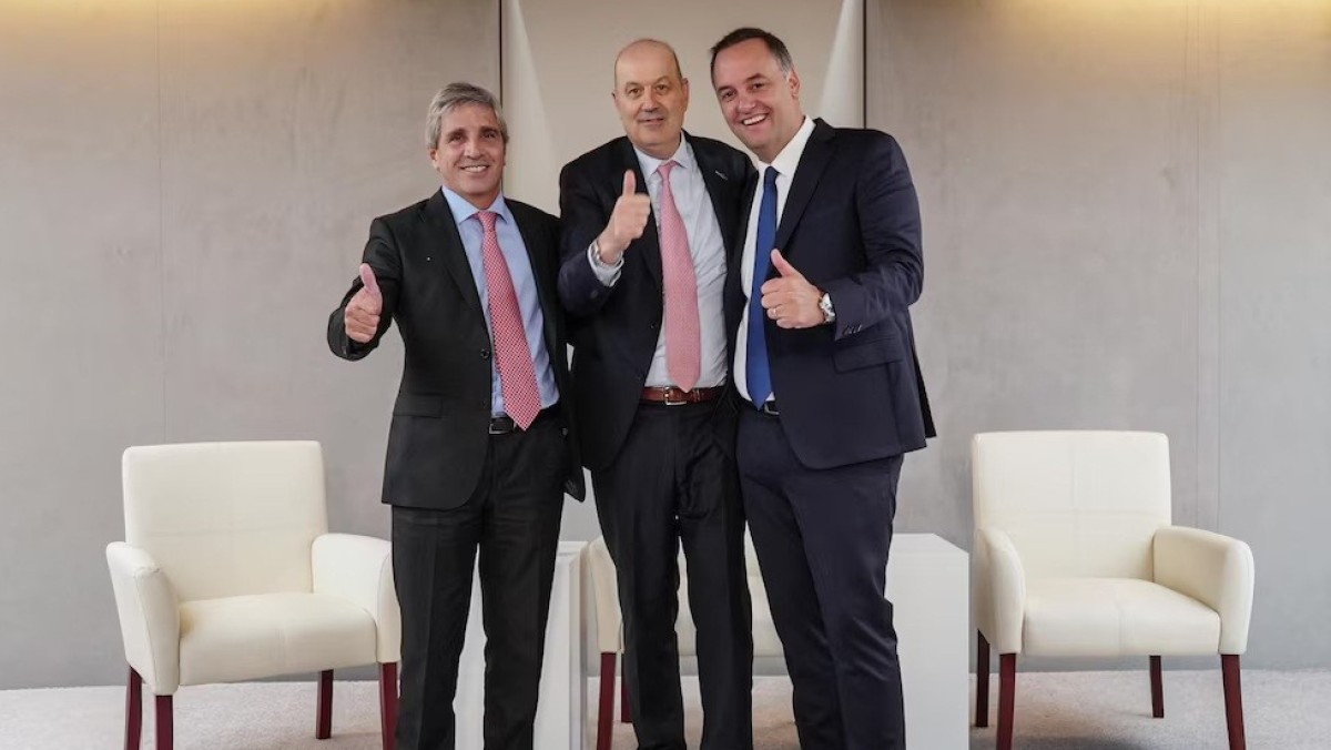 Nuevo esc&aacute;ncalo denuncian a Adorni, Caputo y Sturzenegger por el presunto desv&iacute;o de fondos de Vialidad Nacional