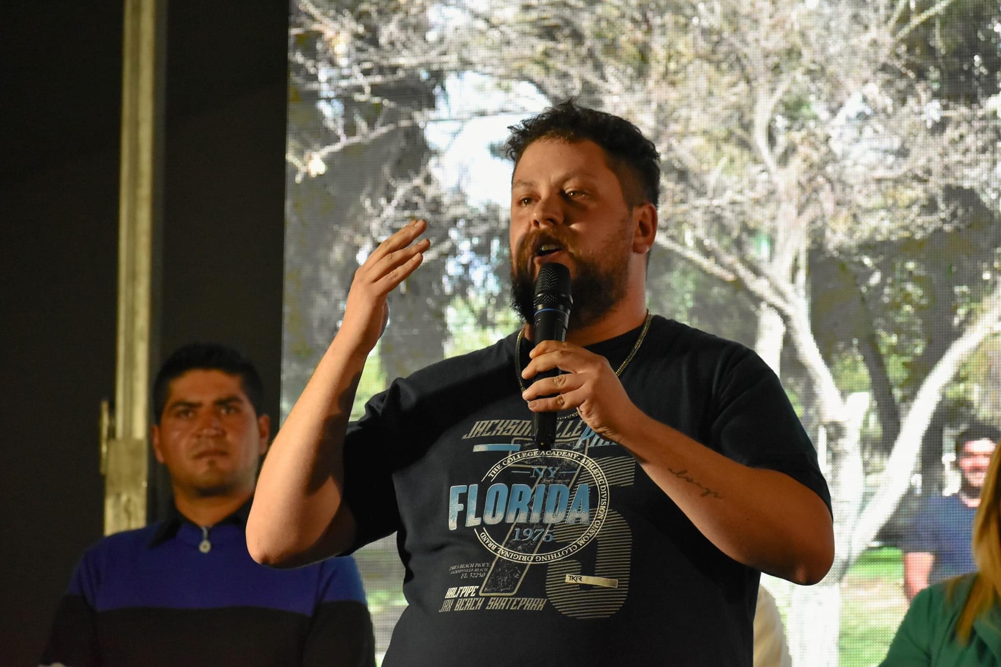 Luis Garc&iacute;a Llaur&oacute;: "Nos hemos transformado en el basural de la zona este"