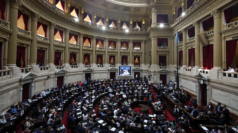 Privatizaciones en la Ley Bases: la UCR enfrenta divisiones y el Gobierno apura definiciones