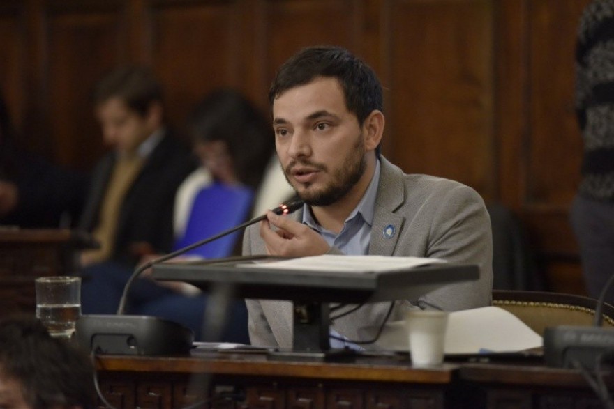 &Aacute;lvaro Mart&iacute;nez habl&oacute; sobre el proyecto de uso de pistolas Taser y lament&oacute; que el proyecto duerma desde 2020 en Mendoza