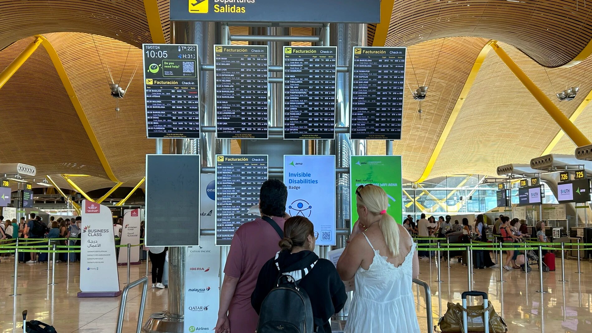 Colapso Global de Vuelos y Bancos por Falla Inform&aacute;tica: Consecuencias y Reacciones