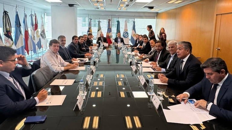 Tensi&oacute;n fiscal: los gobernadores se rebelan contra el &ldquo;super&aacute;vit trucho&rdquo; del Gobierno