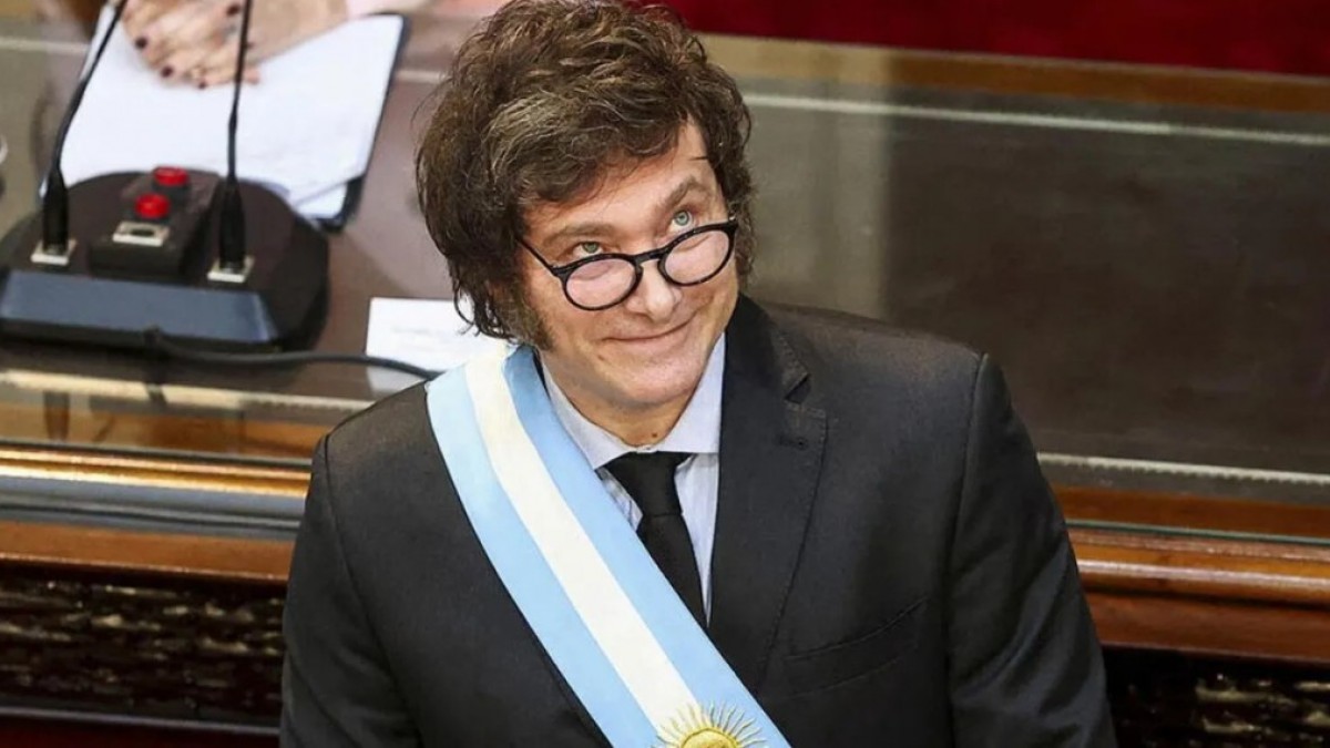 Milei no fue a Tucum&aacute;n y culp&oacute; a la niebla, pero en la provincia desmienten el mal clima