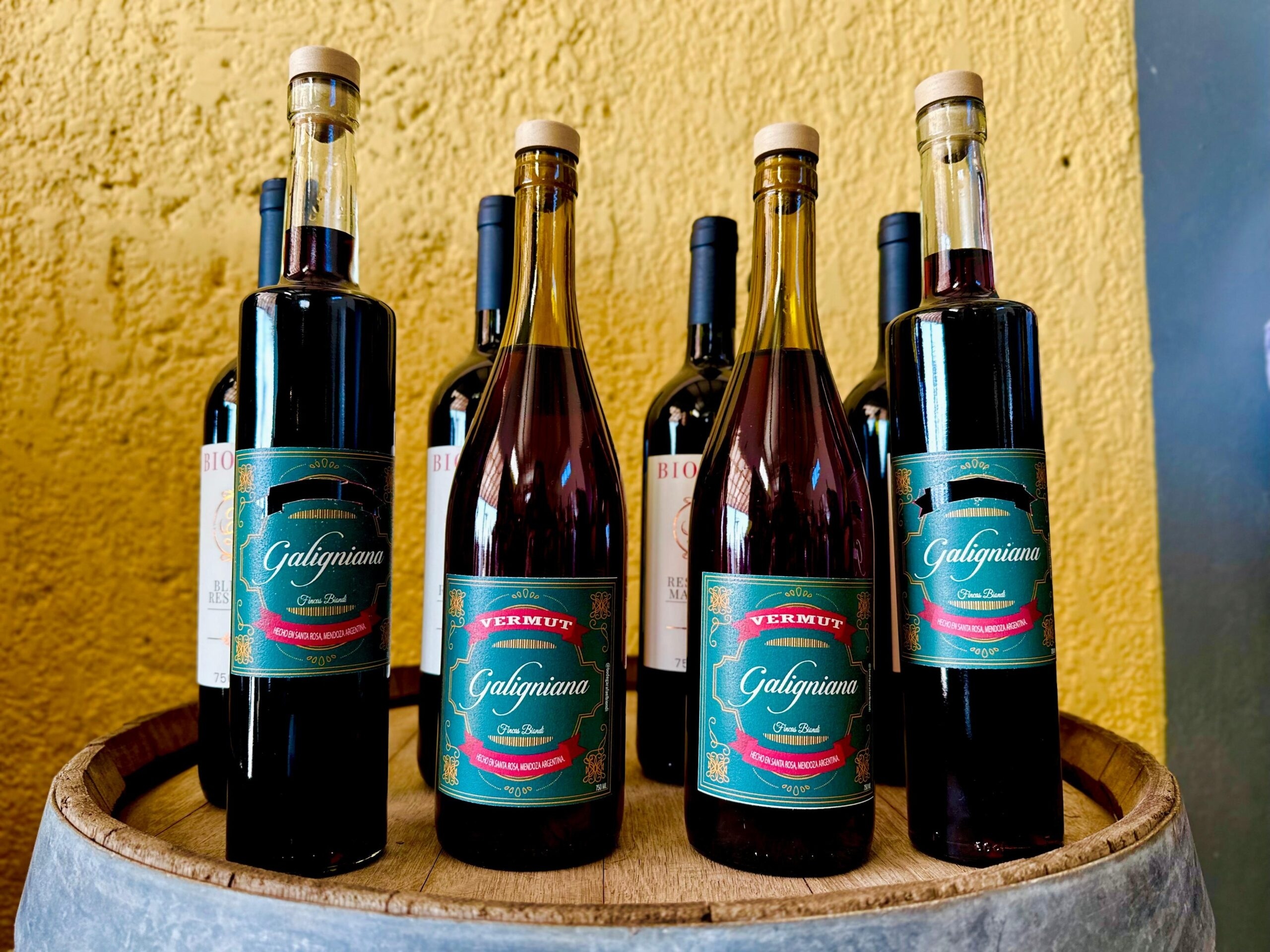 La cuna del damasco ahora destila vermut: Santa Rosa inaugura su primera f&aacute;brica artesanal