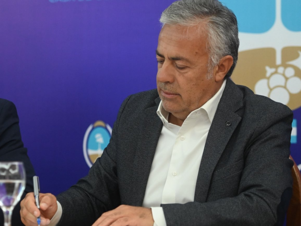 Cornejo sigue ampliando su gabinete con exlegisladores radicales: ya son siete los reubicados en el Estado