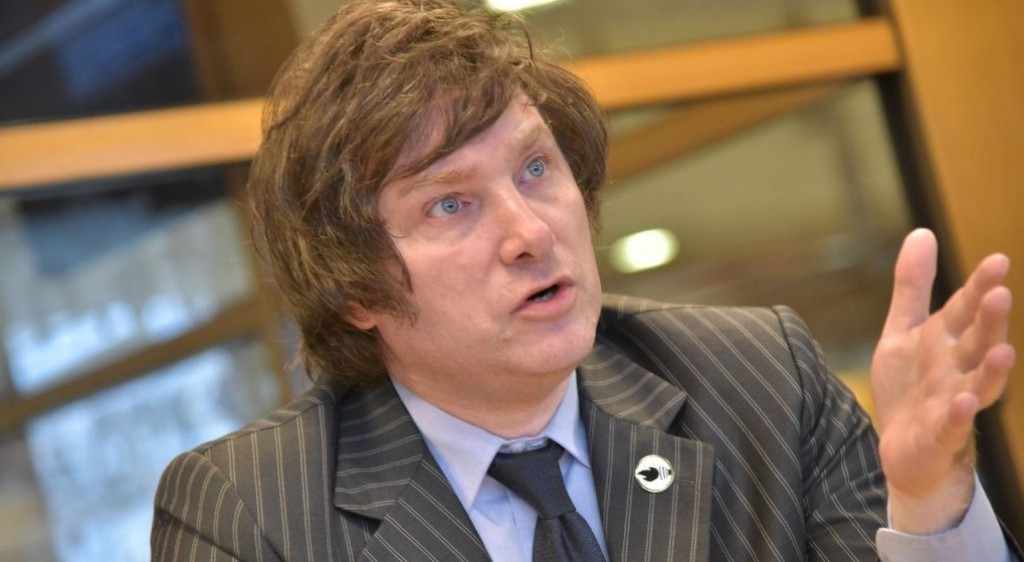  "Javier Milei desembarca en Mendoza con el "tour de la libertad" rumbo a las PASO"