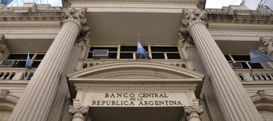 Fuga r&eacute;cord de divisas: el Central confirm&oacute; que este a&ntilde;o se fueron m&aacute;s d&oacute;lares que el pr&eacute;stamo del FMI
