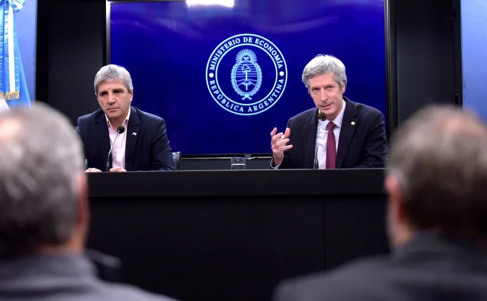 Riesgo de Default: La Escasez de D&oacute;lares Amenaza los Vencimientos de 2025