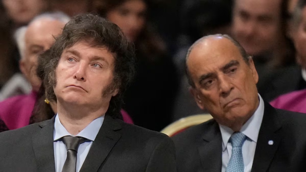 Francos reconoci&oacute; &ldquo;soberbia&rdquo; en el Gobierno y pidi&oacute; cambios para llegar a la gente