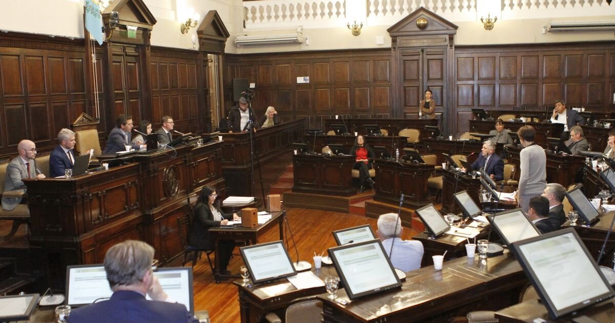 Metrotranv&iacute;a y la suba de impuestos patrimoniales en la mira del presupuesto 2024 de Mendoza