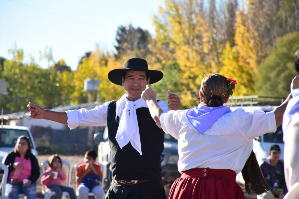 Santa Rosa celebra la Diversidad Cultural con una gran pe&ntilde;a y la elecci&oacute;n de la Flor Departamental de la Tradici&oacute;n 2025