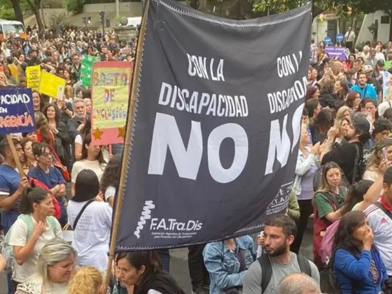 Tensi&oacute;n y desesperaci&oacute;n en la Agencia de Discapacidad: familias y trabajadores irrumpieron en las oficinas de la ANDIS exigiendo respuestas