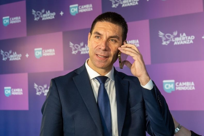 Los libertarios se despegan de Cornejo y tendr&aacute;n bloque propio en la Legislatura