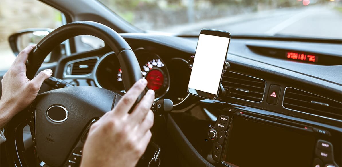 Mendoza actualiza su Ley de Tr&aacute;nsito: habilitan el uso de GPS y manos libres al volante