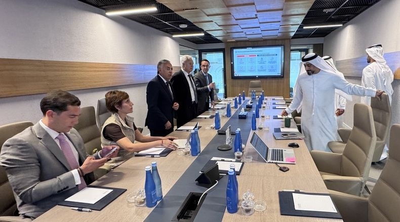 Mientras Mendoza debate San Jorge, Cornejo busca inversiones mineras y energ&eacute;ticas en Emiratos &Aacute;rabes