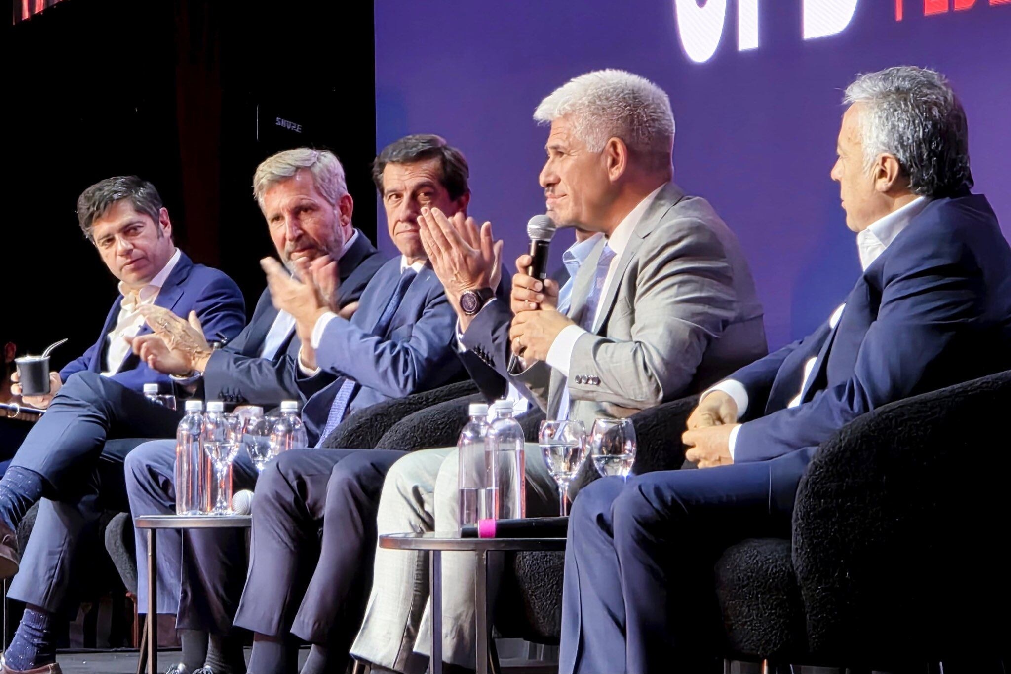 Cornejo y Kicillof protagonizaron un fuerte cruce pol&iacute;tico frente a 400 j&oacute;venes en un encuentro del CFI