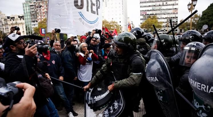 Rev&eacute;s judicial para el Gobierno: La Justicia Federal declara nulo el protocolo "Antipiquetes" de Bullrich